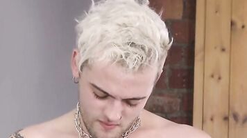 Twink amateurs Xavier Sibley and Ronnie Stone anal fuck