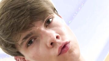 Hot guy makes a video as he jerks off