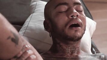 Axel stretches FTM star Jamal Phoenix holes